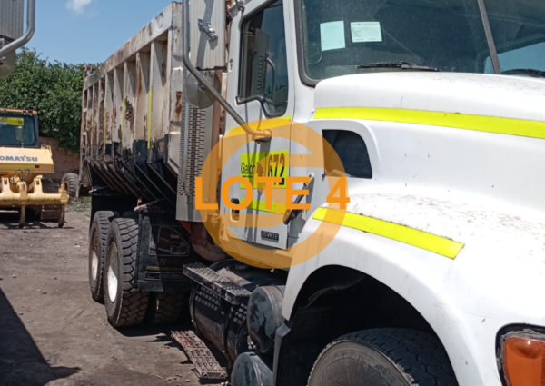 PUEDE OFERTAR - LOTE 4 VOLQUETA DOBLETROQUE MARCA: MACK LÍNEA : GRANITE 2008