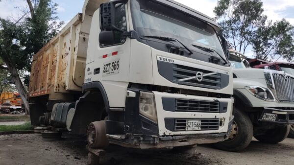 LOTE 11 VOLQUETA DT VOLVO 2011