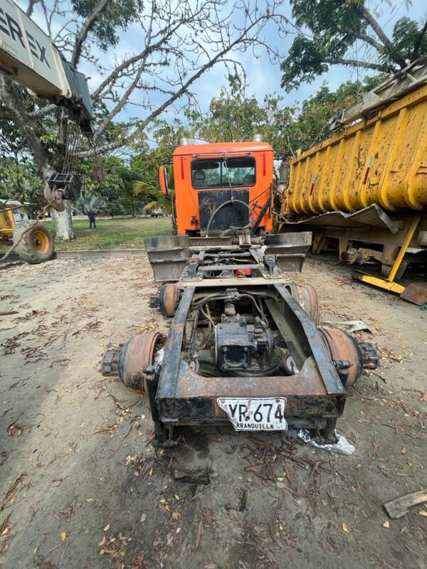 LOTE 18 MULA MACK 2005 - Imagen 2