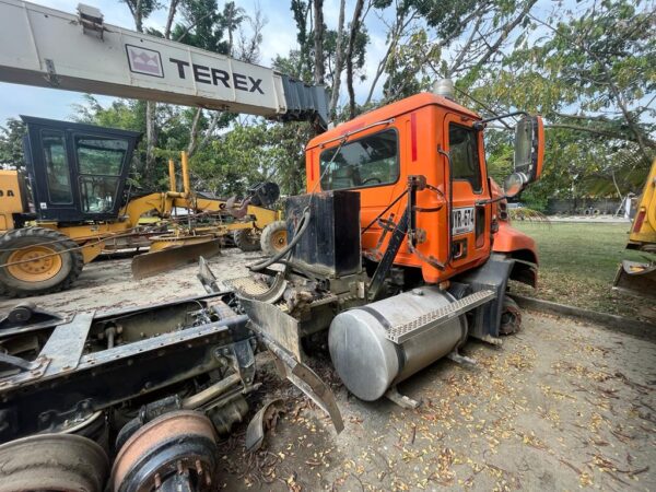 LOTE 18 MULA MACK 2005 - Imagen 3