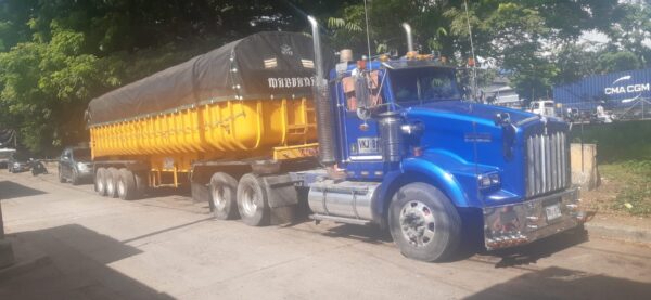 Tractomula Kenworth Cabezote - Imagen 2