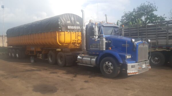 Tractomula Kenworth Cabezote - Imagen 3