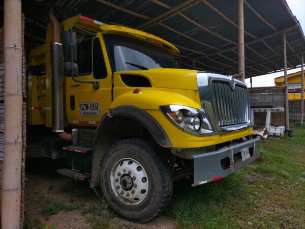 Volqueta DT International (Workstar)