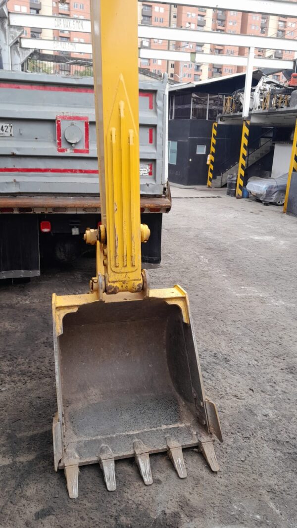 Excavadora Komatsu PC200 - Imagen 3