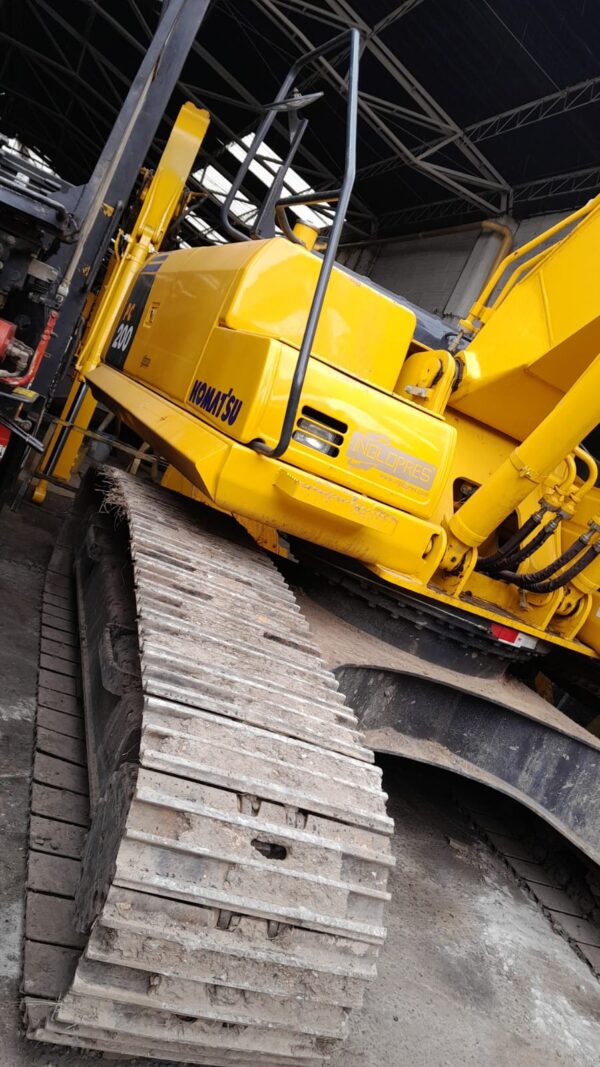 Excavadora Komatsu PC200 - Imagen 4