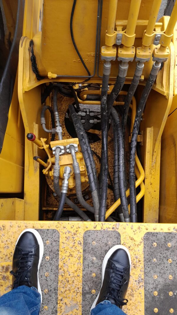Excavadora Komatsu PC200 - Imagen 5