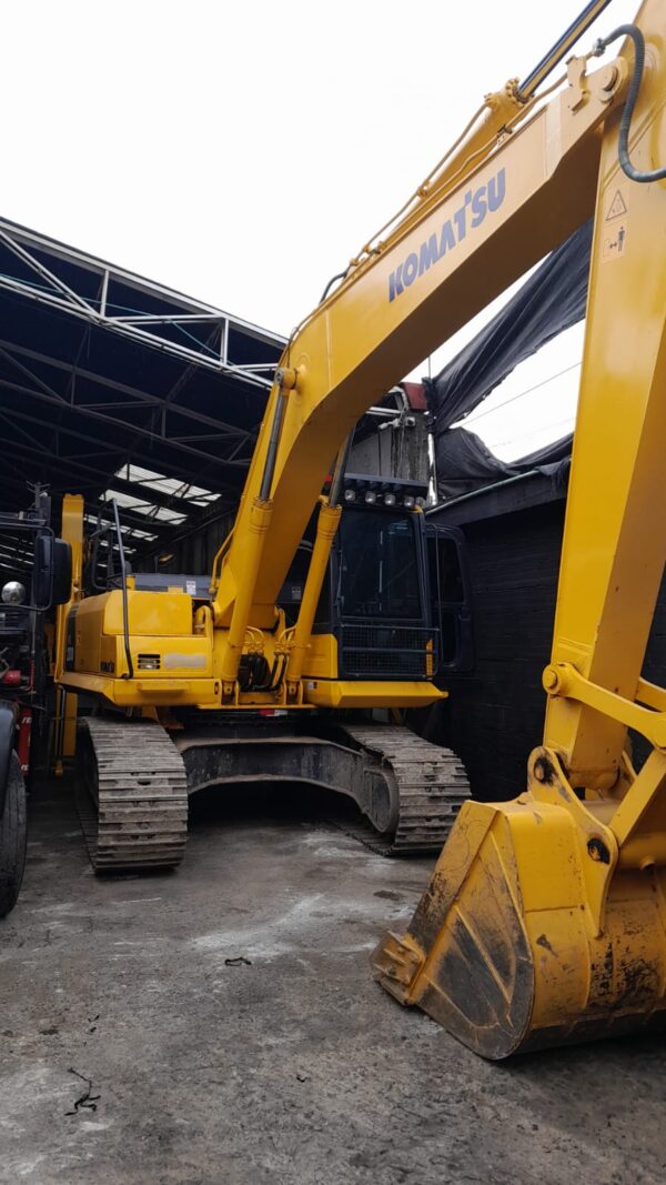 Excavadora Komatsu PC200