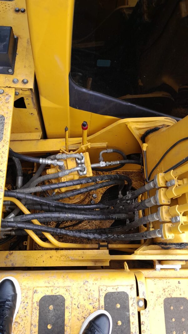 Excavadora Komatsu PC200 - Imagen 6