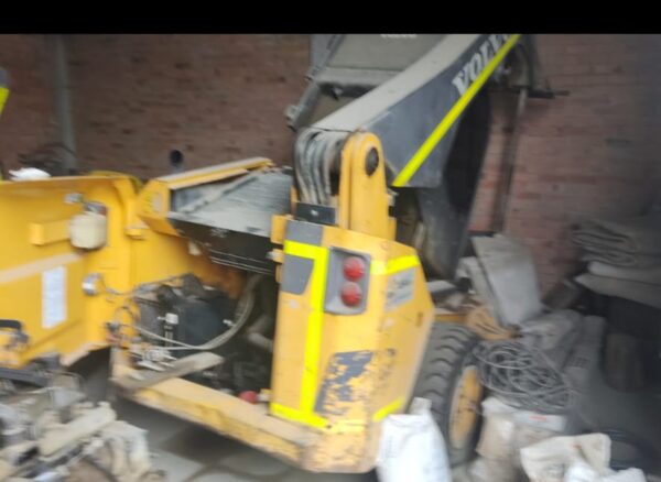 Lote 4 Minicargador Volvo