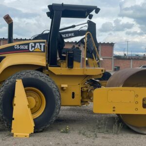 Lote 10 Compactador Caterpillar CS-563E