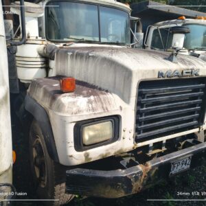 Volqueta dt mack 1997