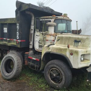 Volqueta mack dt 1988