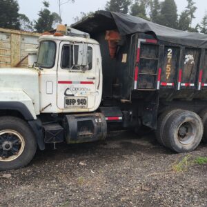 Volqueta dt mack 1995