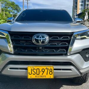Camioneta fortuner SRV