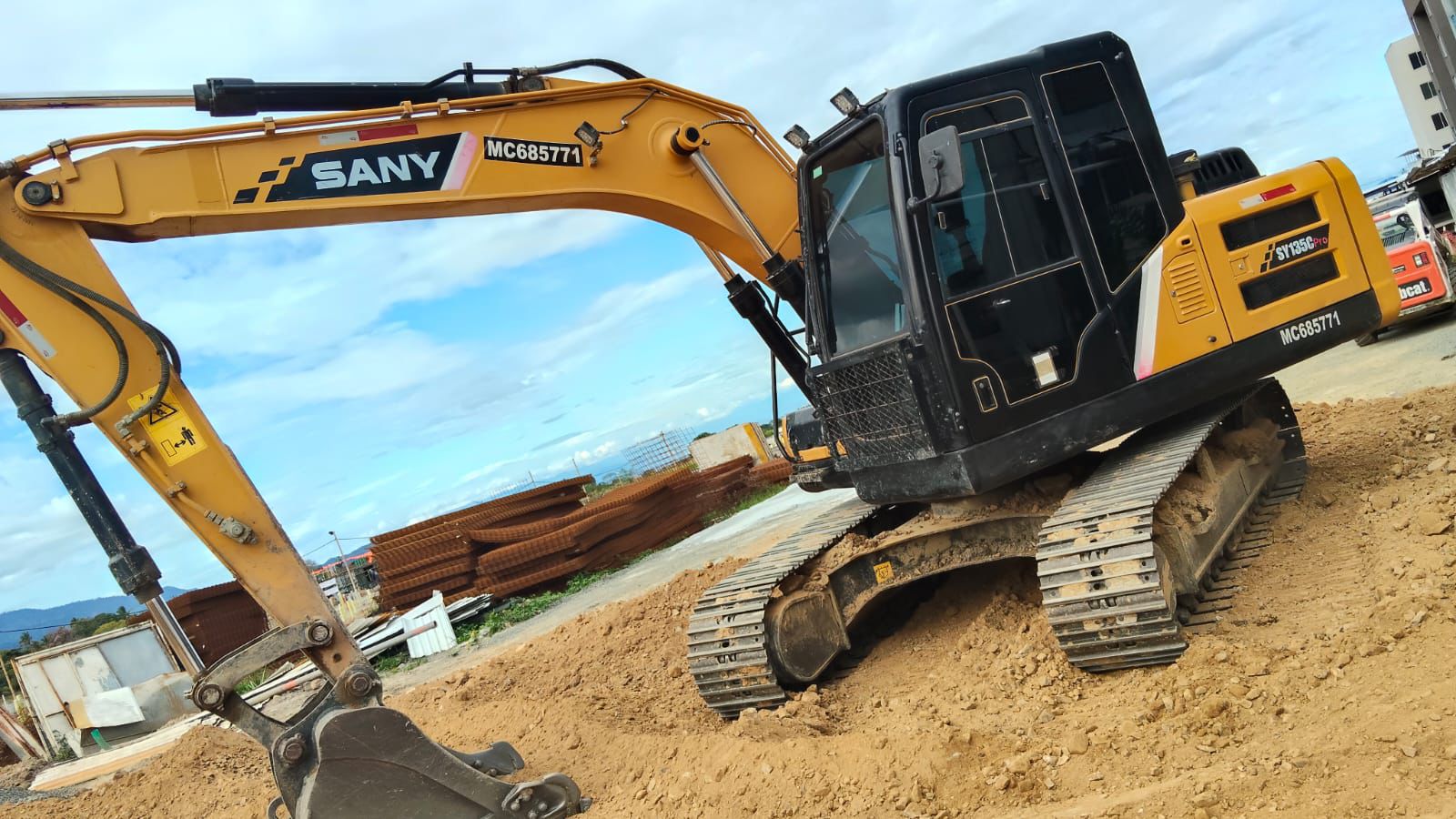 Excavadora Sany SY135Cpro